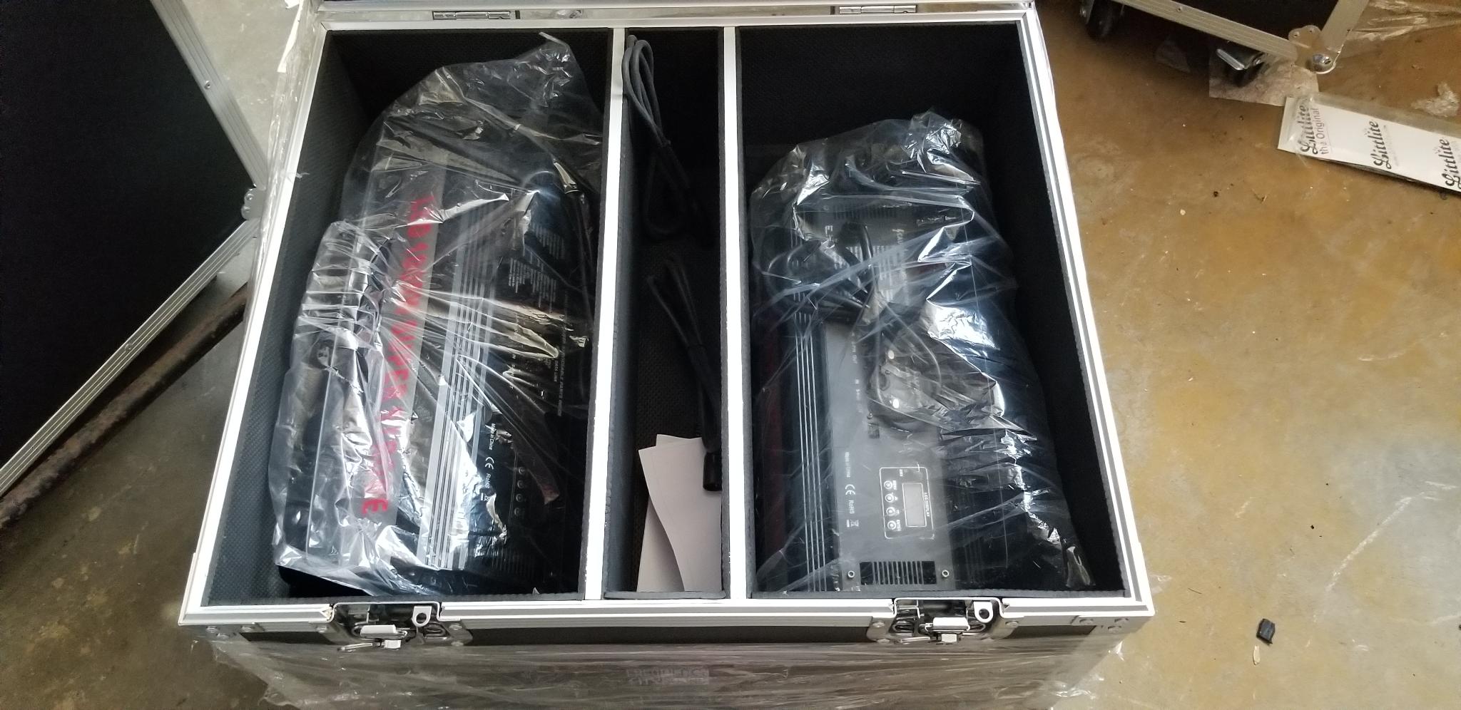 2-1000W WHITE LED STROBE w/ROAD CASE $500 for the pair