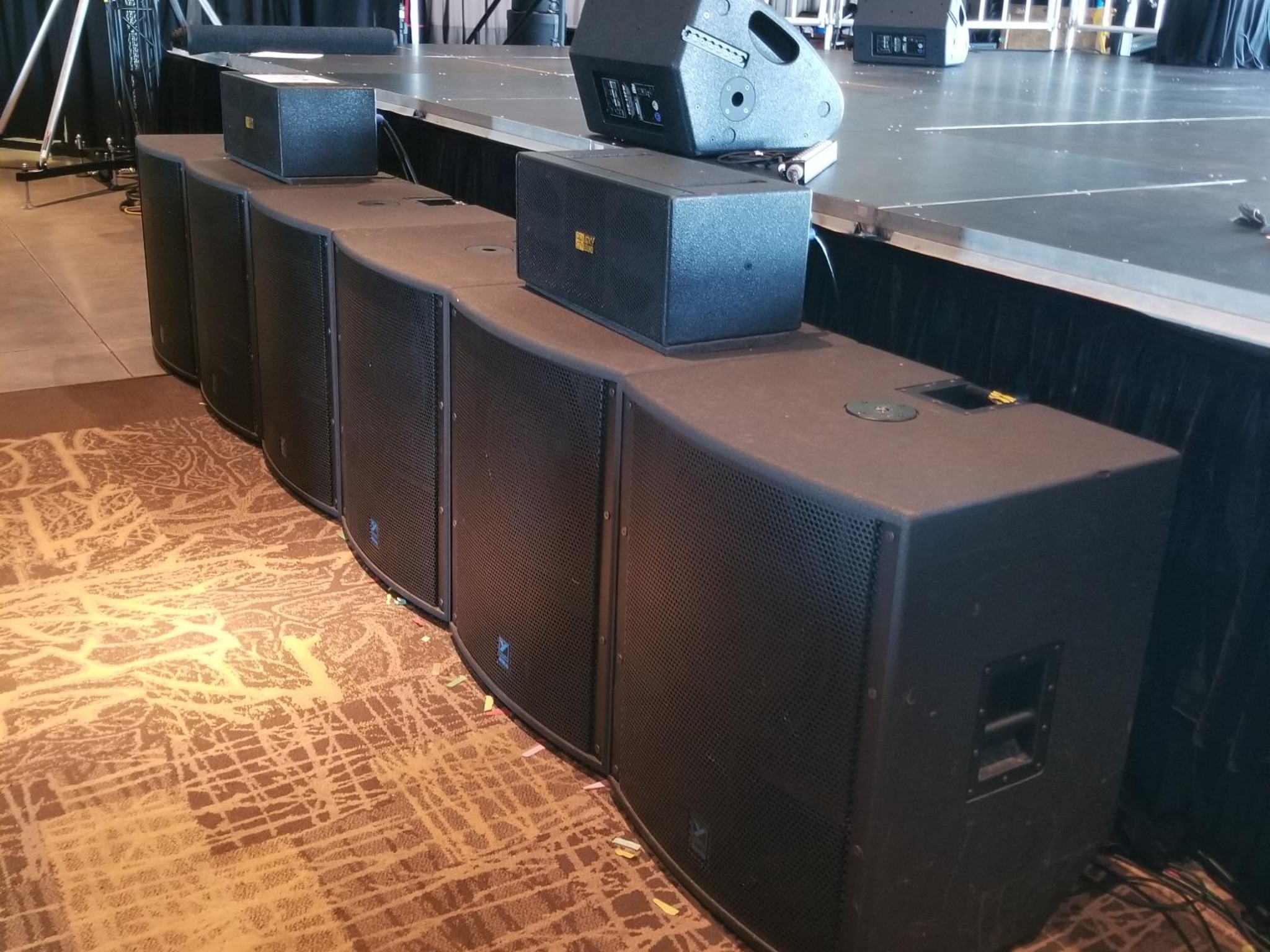 Indoor Shows 6 Yorkville LS801PB Miami Valley Gaming indoor shows sub array
