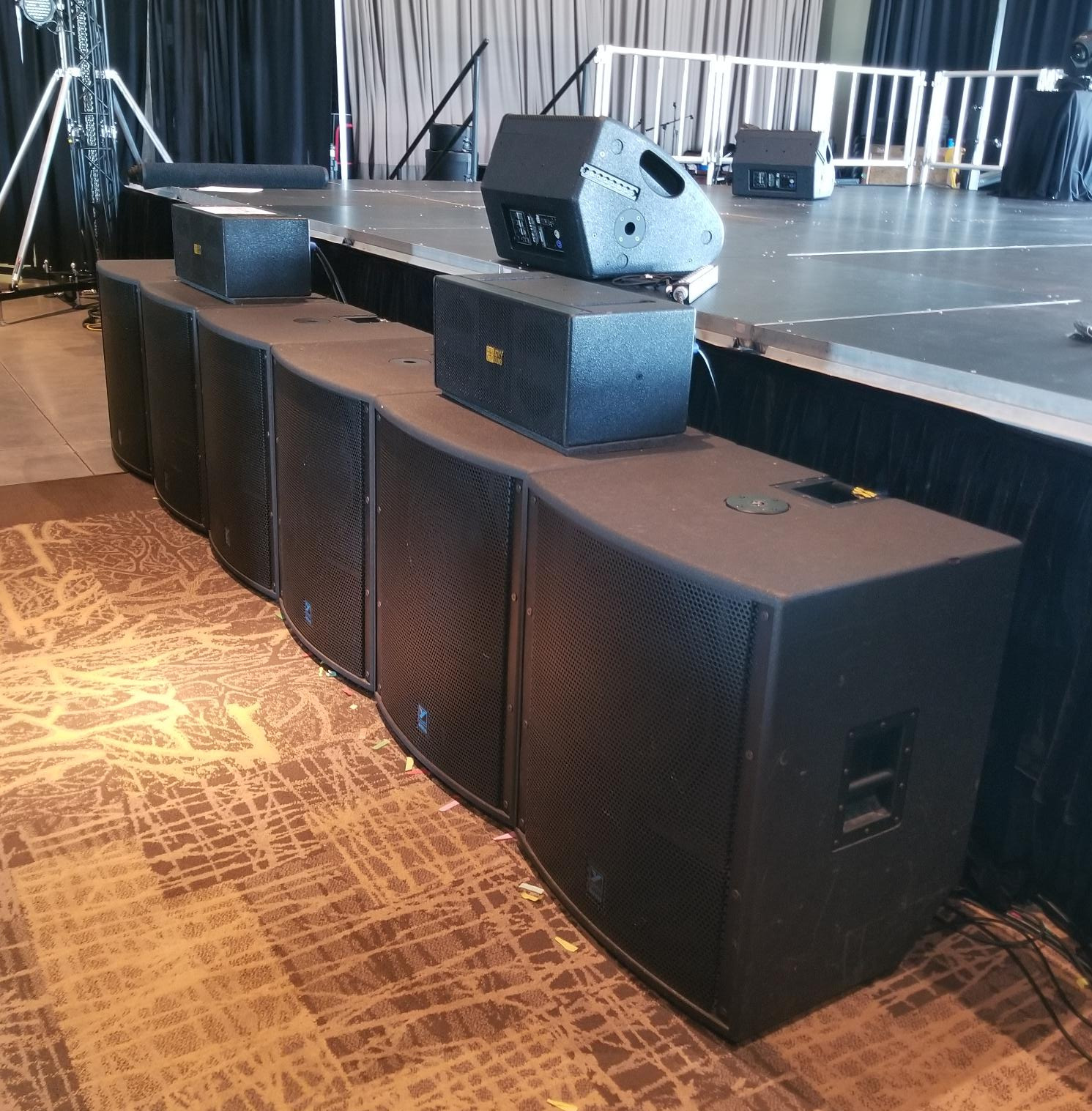 YORKVILLE LS801PB / 4 Available $1800 each Good Working Condition